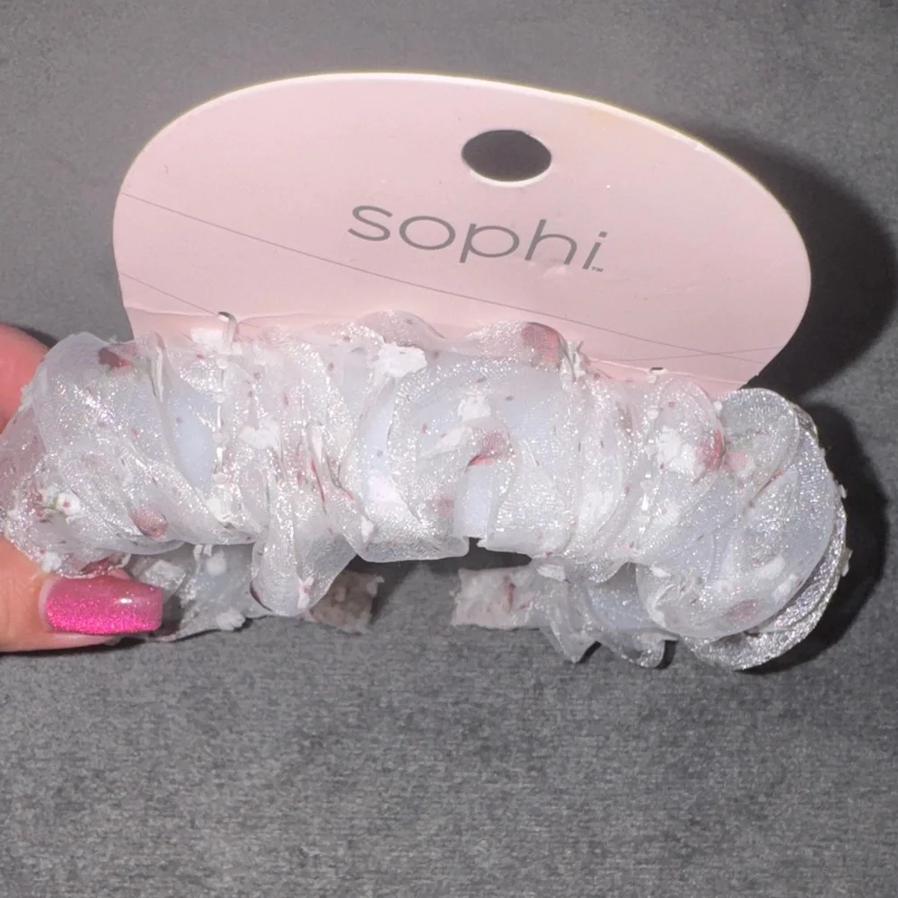 Sophi- NWT White Floral Scrunchie and Hair Accessories Set